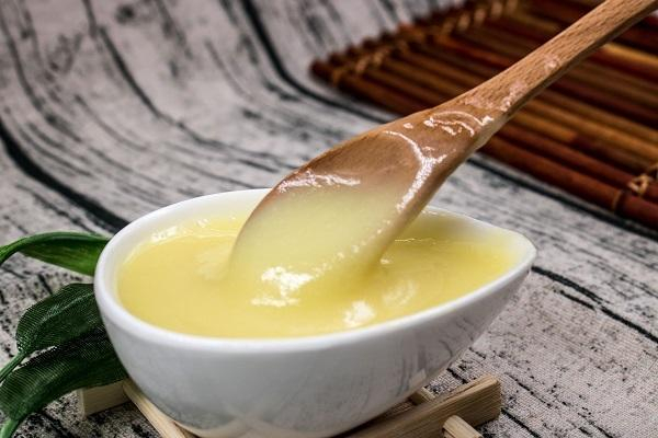 蜂王漿和蜂蜜的區(qū)別 蜂王漿和蜂蜜哪個好 蜂王漿和蜂蜜的區(qū)別 蜂王漿和蜂蜜哪個好