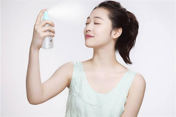 夏天用乳液好還是面霜好 夏天用什么牌子的護(hù)膚品比較好 夏天用乳液好還是面霜好 夏天用什么牌子的護(hù)膚品比較好