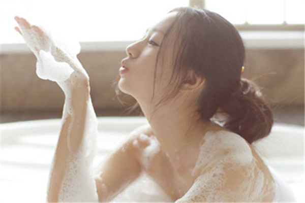 夏季泡澡的最佳時(shí)間是多久 夏季泡澡用什么中藥 夏季泡澡的最佳時(shí)間是多久 夏季泡澡用什么中藥