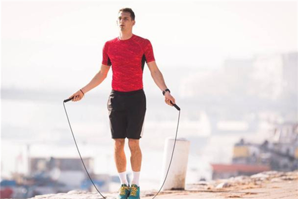 跳繩對(duì)身體有影響嗎 跳繩時(shí)要注意什么 跳繩對(duì)身體有影響嗎 跳繩時(shí)要注意什么