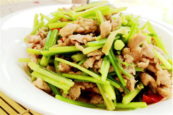 芹菜與西芹的區(qū)別 芹菜和什么菜搭配好吃 芹菜與西芹的區(qū)別 芹菜和什么菜搭配好吃