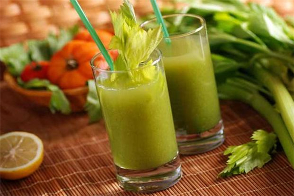 芹菜汁降血壓效果好嗎 芹菜汁降血壓的喝法 芹菜汁降血壓效果好嗎 芹菜汁降血壓的喝法