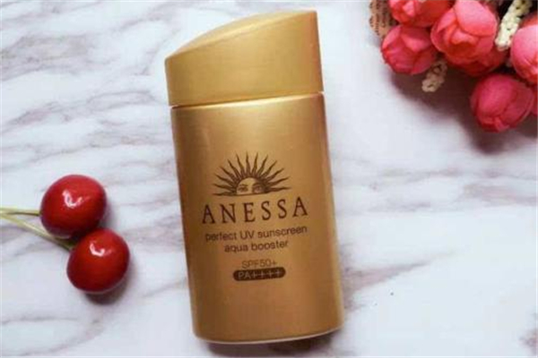 安耐曬要卸妝還是潔面就行 安耐曬用什么洗掉 安耐曬要卸妝還是潔面就行 安耐曬用什么洗掉