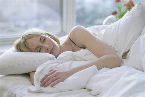 夏季睡覺開窗戶好還是關(guān)閉好 夏季睡眠科學(xué)的做法是 夏季睡覺開窗戶好還是關(guān)閉好 夏季睡眠科學(xué)的做法是