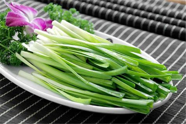 韭菜可以和小龍蝦一起吃嗎 韭菜與什么食物相克 韭菜可以和小龍蝦一起吃嗎 韭菜與什么食物相克