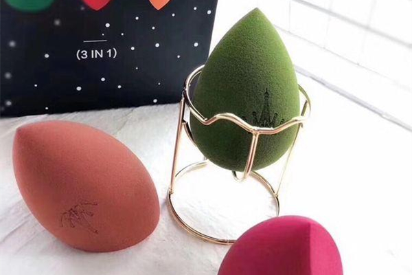 美妝蛋上妝和用手上妝有什么區(qū)別 美妝蛋哪個牌子好 美妝蛋上妝和用手上妝有什么區(qū)別 美妝蛋哪個牌子好