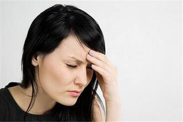 頭疼可以吃雞蛋嗎 頭疼吃什么食物可以緩解 頭疼可以吃雞蛋嗎 頭疼吃什么食物可以緩解