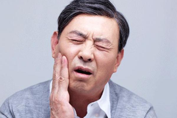 牙疼會引起頭部神經(jīng)痛嗎 牙疼會引起頭疼嗎 牙疼會引起頭部神經(jīng)痛嗎 牙疼會引起頭疼嗎