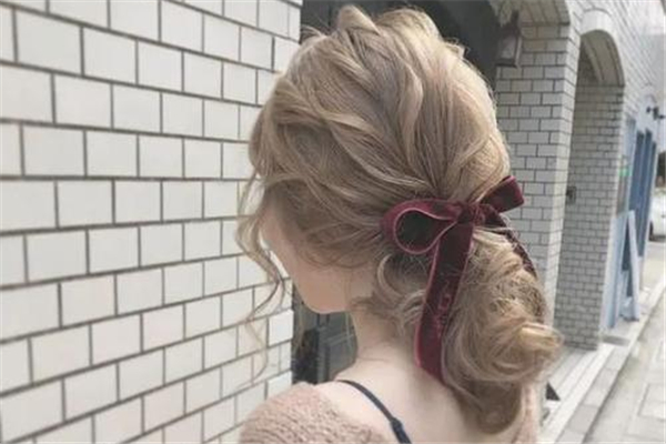 染發(fā)掉色快怎么回事 染色掉色后會變成黑色嗎 染發(fā)掉色快怎么回事 染色掉色后會變成黑色嗎