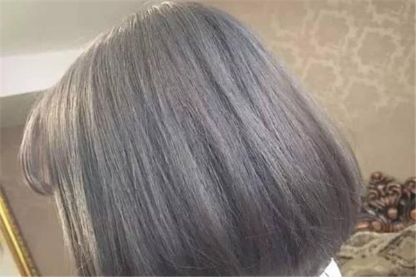 染頭發(fā)后有大塊頭皮屑怎么辦 染頭發(fā)后頭皮屑多是什么原因 染頭發(fā)后有大塊頭皮屑怎么辦 染頭發(fā)后頭皮屑多是什么原因