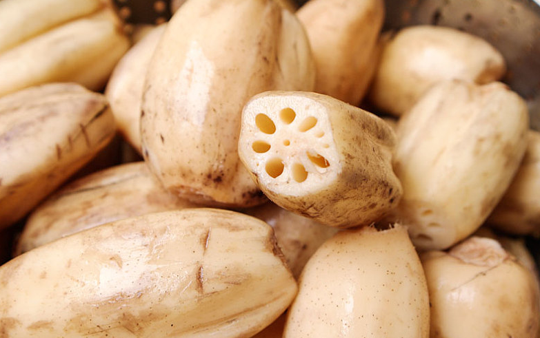 蓮藕孔里面黑了還能吃嗎 蓮藕孔里面黑怎么清理 蓮藕孔里面黑了還能吃嗎 蓮藕孔里面黑怎么清理