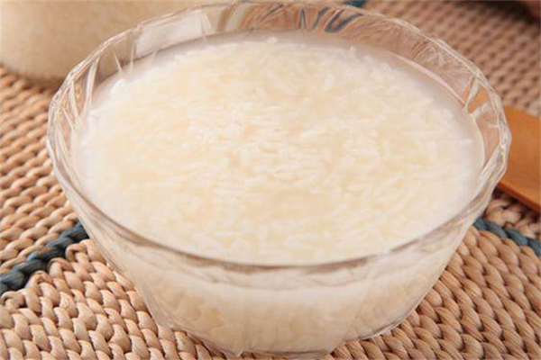 米酒做的有些粘稠是怎么回事 米酒的制作方法及步驟 米酒做的有些粘稠是怎么回事 米酒的制作方法及步驟