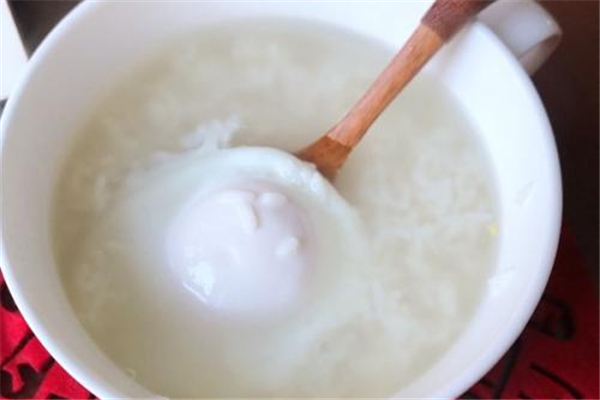 米酒與黃酒有什么不同處 米酒和黃酒哪個(gè)好喝 米酒與黃酒有什么不同處 米酒和黃酒哪個(gè)好喝