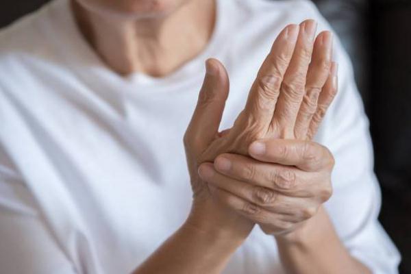 風濕病會傳染他人嗎 風濕病會發(fā)燒嗎 風濕病會傳染他人嗎 風濕病會發(fā)燒嗎