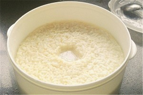 米酒做出來的有點(diǎn)酸是什么原因 米酒酸的可以喝嗎 米酒做出來的有點(diǎn)酸是什么原因 米酒酸的可以喝嗎