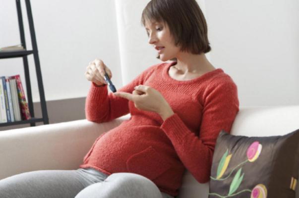 孕期血糖高可以喝蜂蜜水嗎 孕期喝蜂蜜水會(huì)血糖高嗎 孕期血糖高可以喝蜂蜜水嗎 孕期喝蜂蜜水會(huì)血糖高嗎