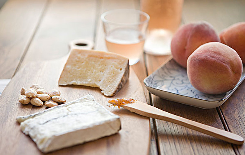 桃子里面有透明的膠能吃嗎 桃子里有蟲(chóng)吃到肚子里怎么辦 桃子里面有透明的膠能吃嗎 桃子里有蟲(chóng)吃到肚子里怎么辦