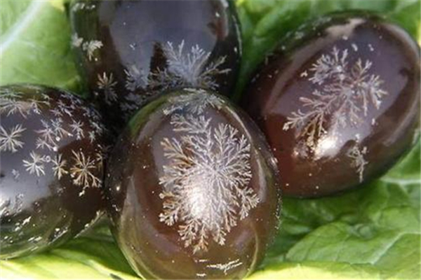 皮蛋有黑點可以吃嗎 皮蛋有黑點正常嗎 皮蛋有黑點可以吃嗎 皮蛋有黑點正常嗎