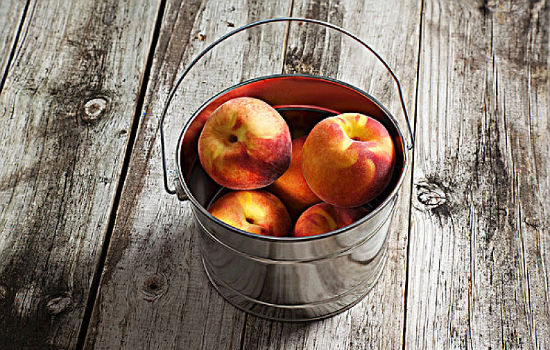 桃子里面有透明的膠能吃嗎 桃子里有蟲(chóng)吃到肚子里怎么辦 桃子里面有透明的膠能吃嗎 桃子里有蟲(chóng)吃到肚子里怎么辦