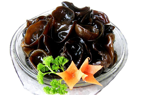 木耳泡好了有點(diǎn)異味還能吃嗎 木耳有刺鼻的氣味是怎么回事 木耳泡好了有點(diǎn)異味還能吃嗎 木耳有刺鼻的氣味是怎么回事