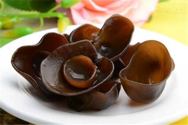 木耳高嘌呤食物嗎 木耳不適合什么樣的人吃 木耳高嘌呤食物嗎 木耳不適合什么樣的人吃