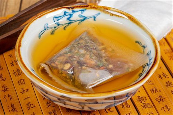 紅豆薏米茶哺乳期媽媽可以喝嗎 紅豆薏米茶適合什么人喝 紅豆薏米茶哺乳期媽媽可以喝嗎 紅豆薏米茶適合什么人喝