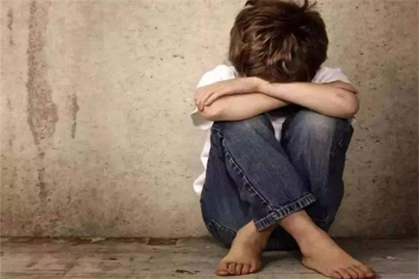 自卑會導致自閉癥嗎 自卑會引起什么心理疾病 自卑會導致自閉癥嗎 自卑會引起什么心理疾病