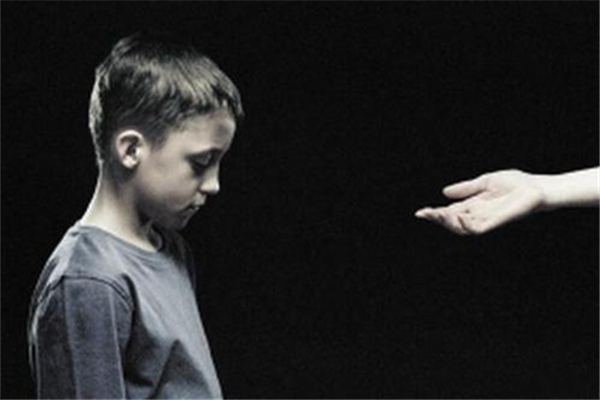 自卑會導致自閉癥嗎 自卑會引起什么心理疾病 自卑會導致自閉癥嗎 自卑會引起什么心理疾病