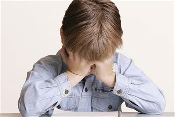 自卑會導致自閉癥嗎 自卑會引起什么心理疾病 自卑會導致自閉癥嗎 自卑會引起什么心理疾病