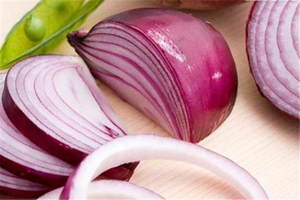 洋蔥能生吃嗎 洋蔥生吃好還是熟吃好 洋蔥能生吃嗎 洋蔥生吃好還是熟吃好