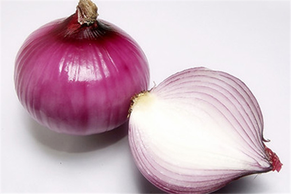 洋蔥能生吃嗎 洋蔥生吃好還是熟吃好 洋蔥能生吃嗎 洋蔥生吃好還是熟吃好