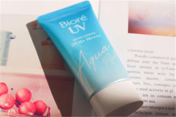 碧柔防曬霜和安耐曬金瓶哪個比較好 碧柔防曬霜怎么辨別真假 碧柔防曬霜和安耐曬金瓶哪個比較好 碧柔防曬霜怎么辨別真假