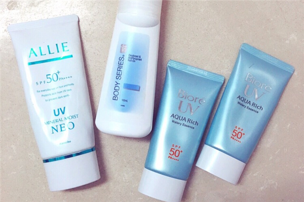 碧柔防曬霜可以維持多長時間 碧柔防曬霜多久補涂一次 碧柔防曬霜可以維持多長時間 碧柔防曬霜多久補涂一次