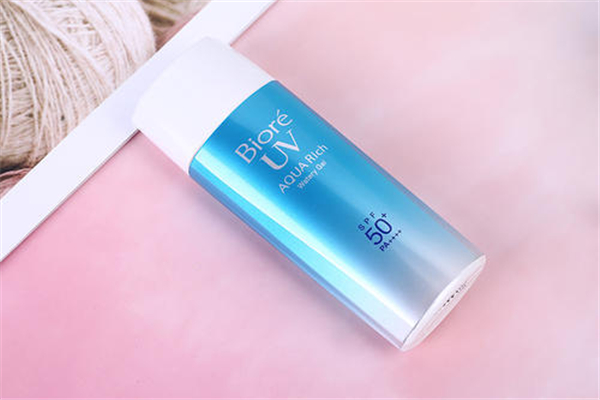 碧柔防曬霜和安耐曬金瓶哪個比較好 碧柔防曬霜怎么辨別真假 碧柔防曬霜和安耐曬金瓶哪個比較好 碧柔防曬霜怎么辨別真假