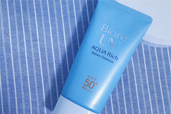 碧柔防曬霜用洗面奶可以洗掉嗎 碧柔防曬霜要不要卸妝 碧柔防曬霜用洗面奶可以洗掉嗎 碧柔防曬霜要不要卸妝