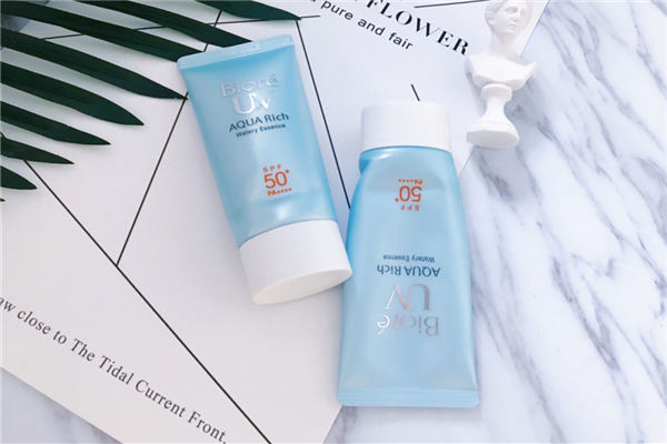 碧柔防曬霜含酒精嗎 碧柔防曬霜有酒精味正常嗎 碧柔防曬霜含酒精嗎 碧柔防曬霜有酒精味正常嗎