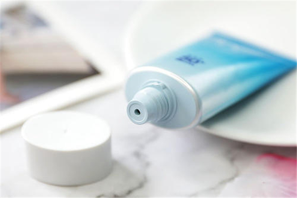 碧柔防曬霜可以維持多長時間 碧柔防曬霜多久補涂一次 碧柔防曬霜可以維持多長時間 碧柔防曬霜多久補涂一次