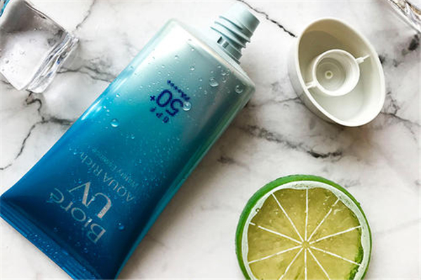 碧柔防曬霜用洗面奶可以洗掉嗎 碧柔防曬霜要不要卸妝 碧柔防曬霜用洗面奶可以洗掉嗎 碧柔防曬霜要不要卸妝