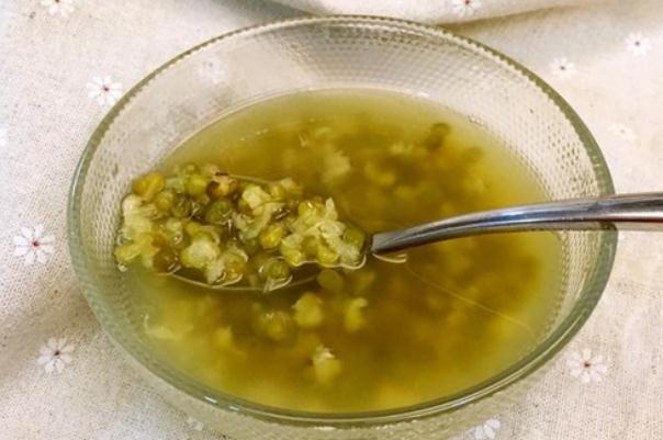 綠豆湯解藥是真的嗎 綠豆湯怎么煮才是綠色的湯色