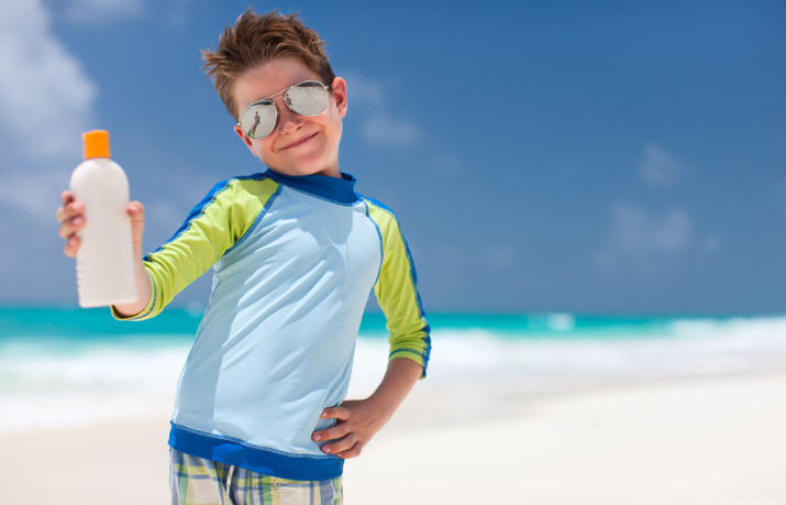 臉上用防曬霜好還是防曬噴霧好 臉上用防曬霜過敏了怎么辦 臉上用防曬霜好還是防曬噴霧好 臉上用防曬霜過敏了怎么辦