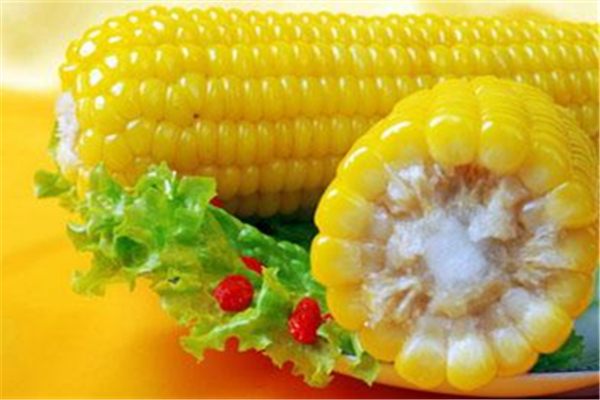 煮玉米變紅了怎么回事 煮玉米變紅能不能吃 煮玉米變紅了怎么回事 煮玉米變紅能不能吃