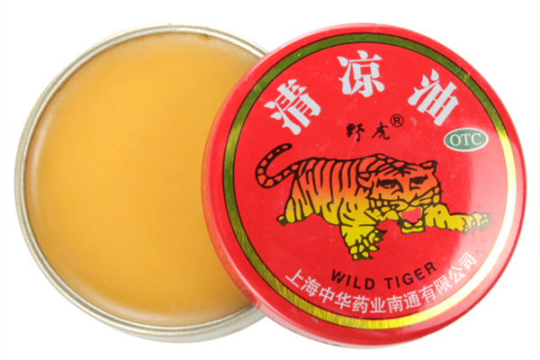 清涼油可以涂在臉上嗎 清涼油涂臉可以傷害皮膚嗎 清涼油可以涂在臉上嗎 清涼油涂臉可以傷害皮膚嗎