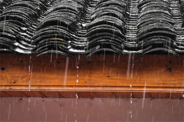 梅雨季節(jié)要開空調(diào)除濕有用嗎 梅雨季節(jié)開空調(diào)還要開加濕器嗎 梅雨季節(jié)要開空調(diào)除濕有用嗎 梅雨季節(jié)開空調(diào)還要開加濕器嗎