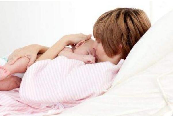 喂奶期間乳房有硬塊而且疼怎么辦 喂奶期間乳房疼痛是什么原因 喂奶期間乳房有硬塊而且疼怎么辦 喂奶期間乳房疼痛是什么原因