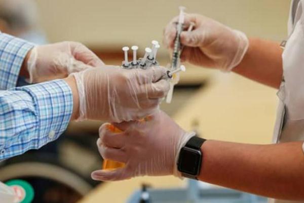 打完第二針新冠疫苗胳膊疼 新冠疫苗第二針副作用大 打完第二針新冠疫苗胳膊疼 新冠疫苗第二針副作用大