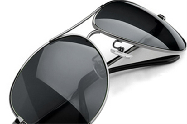 太陽(yáng)鏡可以帶上飛機(jī)嗎 太陽(yáng)鏡可以用幾年 太陽(yáng)鏡可以帶上飛機(jī)嗎 太陽(yáng)鏡可以用幾年