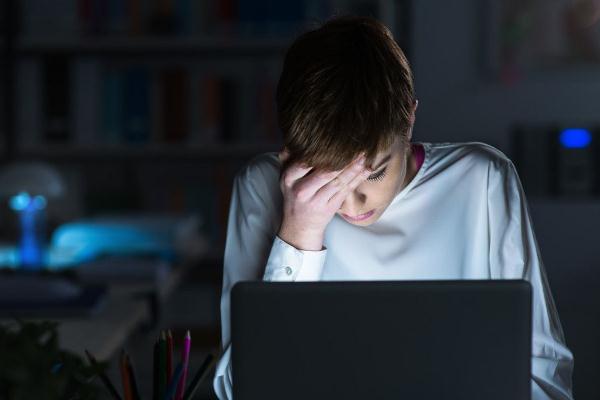 熬夜會長痘痘嗎 熬夜長痘痘怎么消除 熬夜會長痘痘嗎 熬夜長痘痘怎么消除