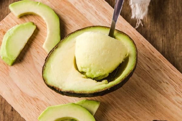 牛油果要軟了才能吃嗎 牛油果要削皮才能吃嗎 牛油果要軟了才能吃嗎 牛油果要削皮才能吃嗎