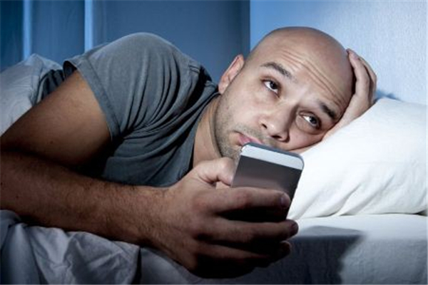 多夢(mèng)是腎陰虛還是腎陽(yáng)虛 多夢(mèng)是什么原因造成的