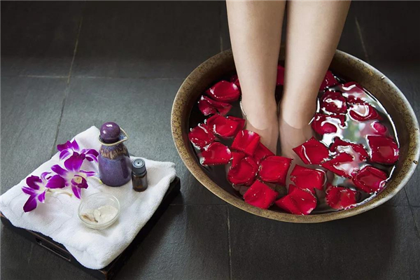 泡腳有助于睡眠嗎 泡腳對失眠有效果嗎 泡腳有助于睡眠嗎 泡腳對失眠有效果嗎